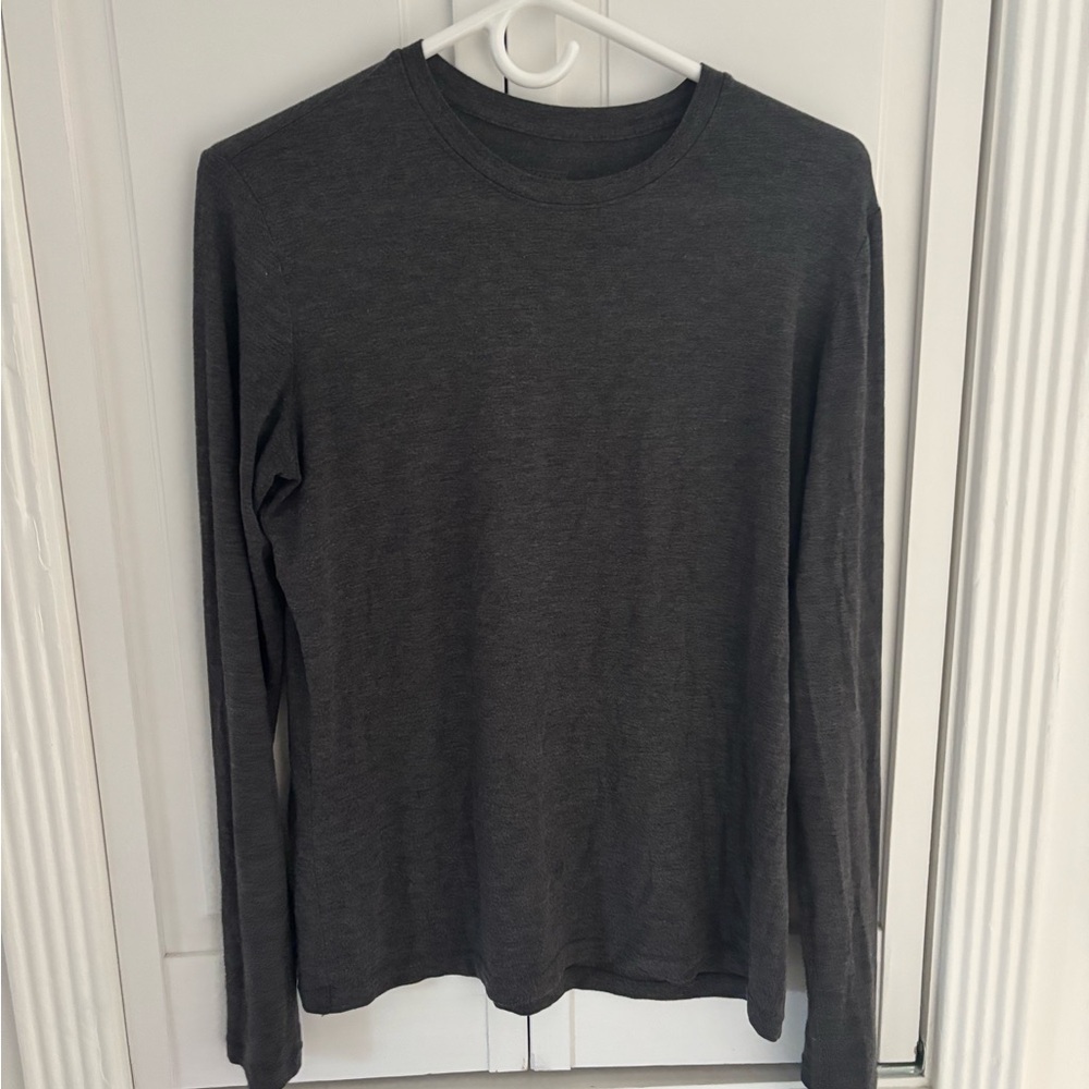 Women’s Uniqlo heat tech long sleeve